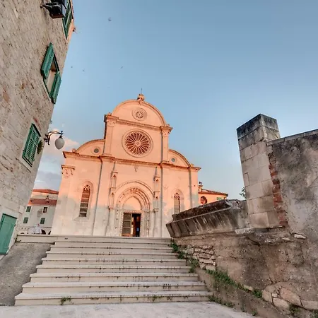 アパート Oliveto シベニク