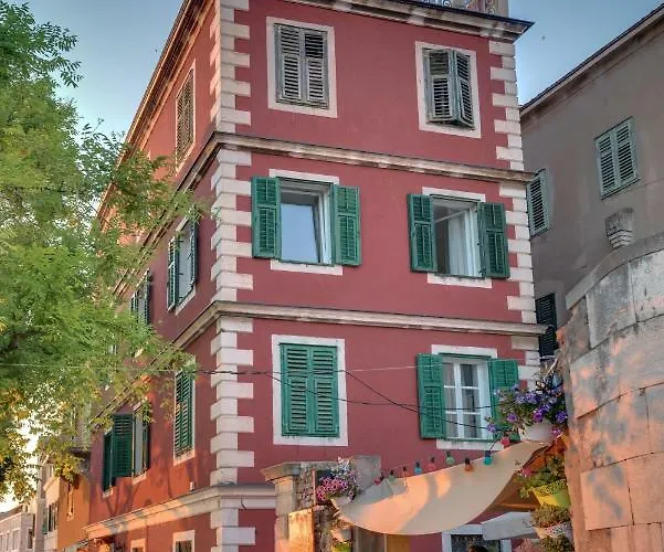 Oliveto アパート シベニク